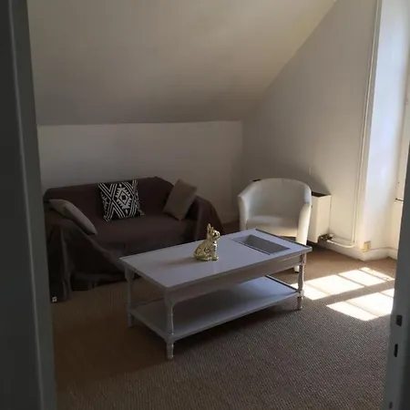 Marie Maurel 2 Eme Etage Et Sa Pizza Offerte Apartment Aurillac